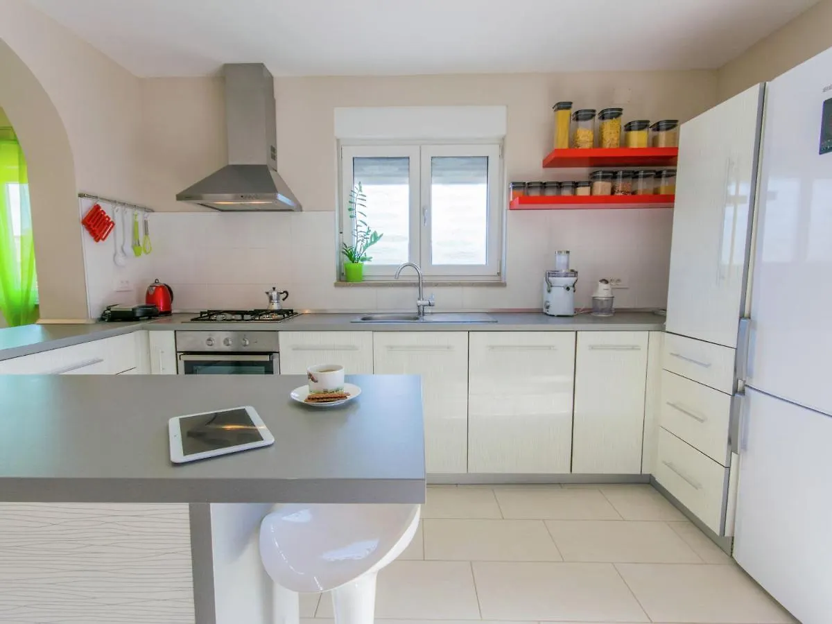 Comfortable Villa In Пула
