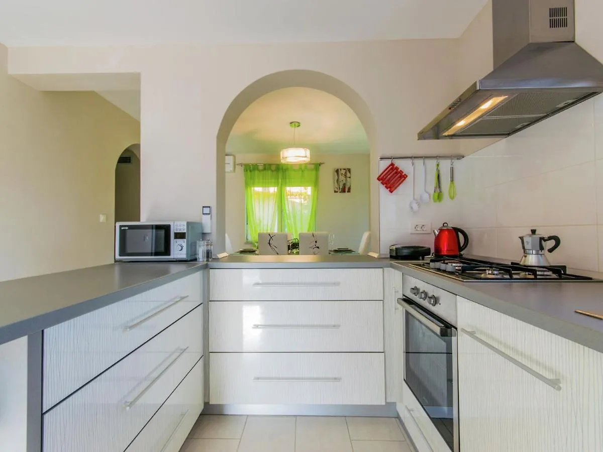 Comfortable Villa In Пула