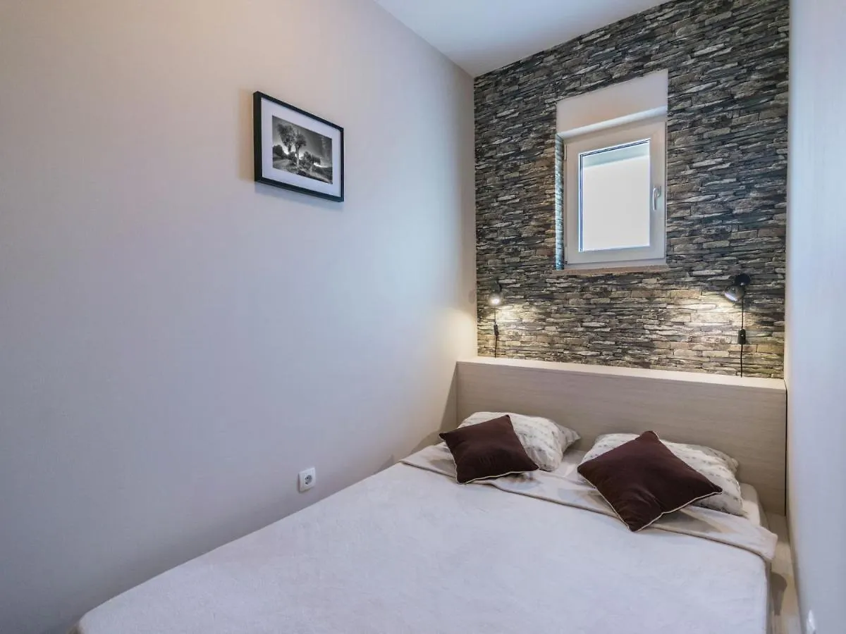 Comfortable Villa In Pola