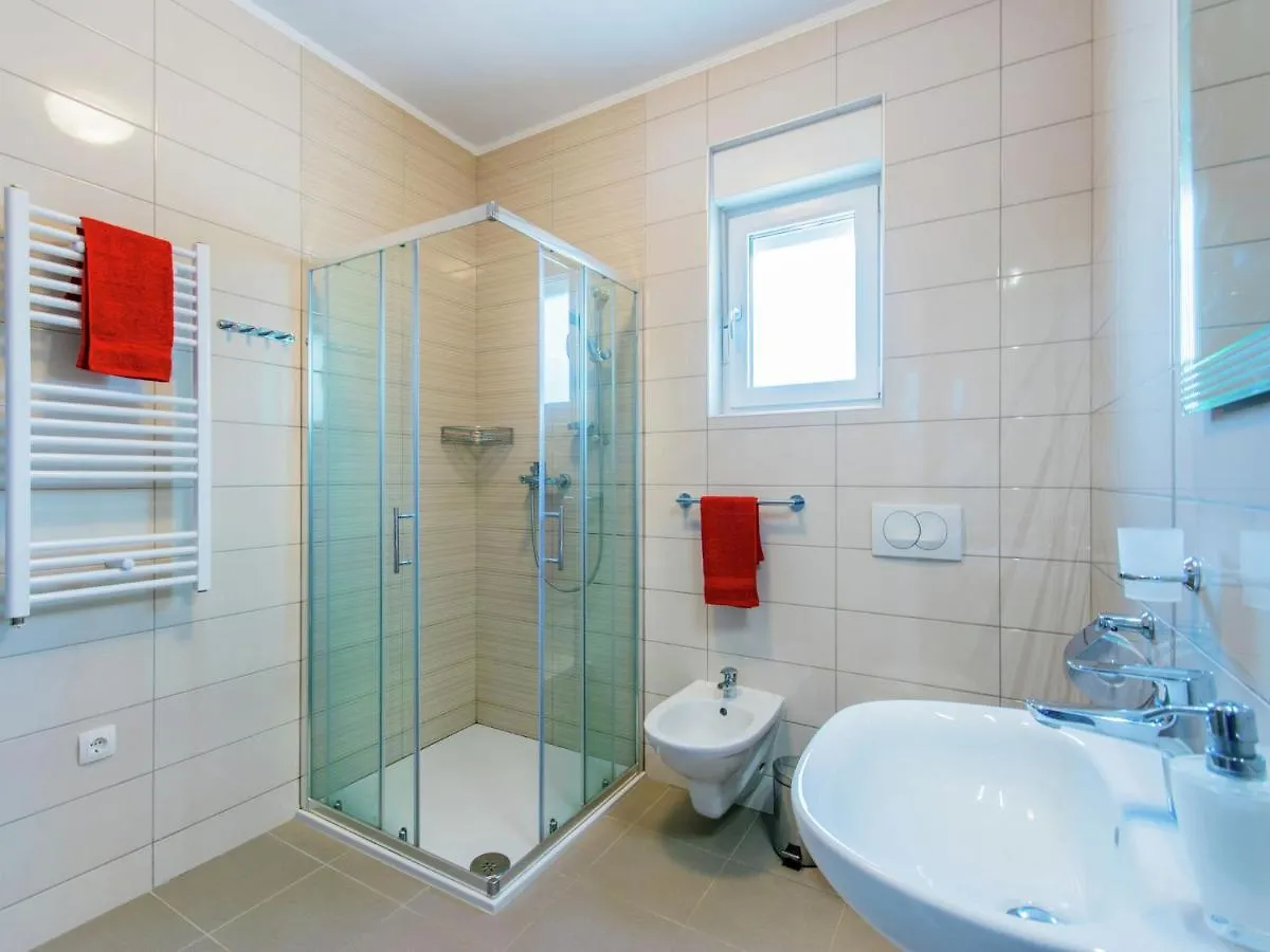 Comfortable Villa In Pola Croazia